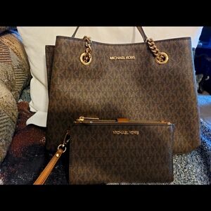 Michael Kors purse and wristlet